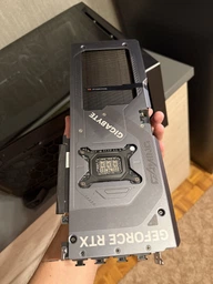 Відеокарта RTX 5070 12GB GDDR7 Gaming OC Gigabyte (GV-N5070GAMING OC-12GD) фото від покупців 1