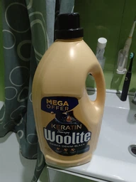 Жидкое средство для стирки Woolite для черных и джинсовых тканей с кератином 900 мл (5900627090413) фото от покупателей 6