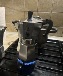 Кавоварка гейзерна Bialetti Moka Express (0.190 л – на 4 чашки) фото від покупців 17