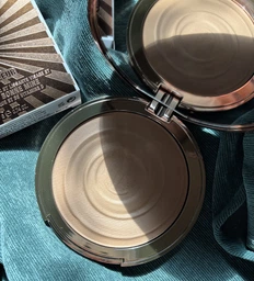 Кремовый бронзер Charlotte Tilbury Beautiful Skin Sun-Kissed Glow Bronzer (1 Fair) 21 g фото от покупателей 4