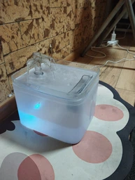 Питьевой фонтан для кошек и собак NPET WF020WH 3L с фильтром и подсветкой Прозрачный (00851) фото от покупателей 1