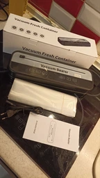 Вакуумный упаковщик для дома кухни с ножом резаком Vacuum Sealer вакууматор для еды продуктов питания сухих и влажных овощей и мяса прибор для упаковки пищи вакуумные упаковщики комплект гофрированные пакеты 10 шт HZ-001 фото от покупателей 17
