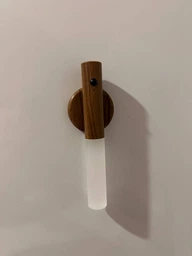 Светильник LED настенный с датчиком движения, под дерево Induction lamp, аккумуляторная лампа-ночник с теплым светом, магнитным креплением и USB-зарядом, для спальни, коридора, кухни Темное дерево WSD-058-DarkWood