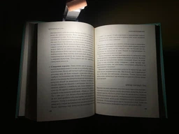 Світлодіодний світильник-лампа з затискачем для читання книг акумуляторна, з таймером, з регулятором яскравості, 3 режими освітлення Book Lamp Білий фото від покупців 3