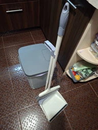 Набор для уборки совок и мусорная щетка в доме и на кухне VMHouse комплект веник с совком для подметания пола универсальная метла с длинной ручкой белый с серым (0176-0001) фото от покупателей 4