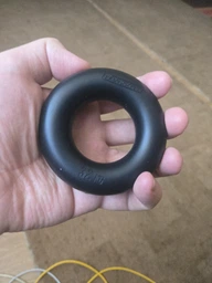 Кистьовий еспандер кільце EasyFit Ring 27 кг червоний (силіконовий еспандер-кільце для рук, бублик тренажер для передпліччя та кисті рук) YL-1840-27K фото від покупців 3