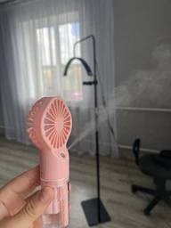 Ручний вентилятор - зволожувач повітря на акумуляторі Humidifying Fan тришвидкісний міні-вентилятор / міні-кондиціонер із розпиленням води, 15.7х6.8 см, рожевий (103945197)