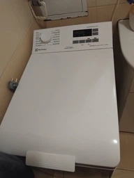 Стиральная машина Electrolux вертикальная, 6кг, 1000, A+++, 60см, дисплей, белый (EW6T5061FU) фото от покупателей 3