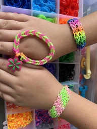 Набор для плетения браслетов Loom Bands, 6300 резинок, 22 цвета, станок и аксессуары фото от покупателей 2