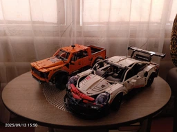 Конструктор автомобіля Porsche 911 RSR на 1580 деталей в масштабі 1:10 з двигуном, LED підсвіткою і пультом дистанційного управління фото від покупців 11