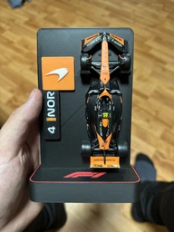 Стенд Подставка с Логотипом McLaren F1 Team Для Всех Моделей F1 в Масштабе 1/43 Bburago / Panini / Centauria и Других / MCL36 / MC38 / MCL60 фото от покупателей 1