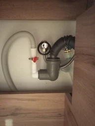 Колено сложное Sanibud 50х90º с правым отводом 32 мм