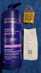 Шампунь для нейтрализации желтизны Master Lux Anti-Yellow с синим, фиолетовым пигментом против антижелтизна для осветленных волос 1000 мл с дозатором фото от покупателей 3