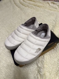 Тапочки The North Face Thermoball Traction Mule V White NF0A3V1H32F 38 фото от покупателей 1