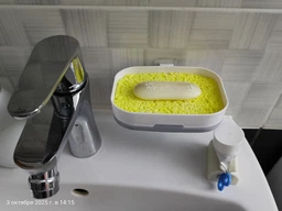 Мильниця з піддоном для води настінна і настільна самоклеюча VMHouse на липучці зі зливом для ванної та кухні пластикова білий (0049-0001) фото від покупців 1
