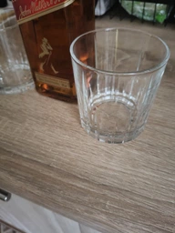Виски Johnnie Walker Red label 4 года выдержки 0.7 л 40% с 2-мя стаканами (5000267175492) фото от покупателей 5
