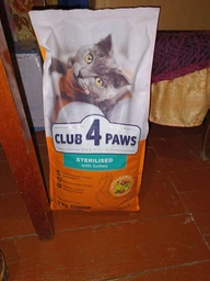 Сухий корм з індичкою Club 4 Paws Клуб 4 Лапи для стерилізованих котів 2 кг фото от покупателей 1