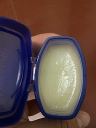 Косметический вазелин для кожи Vaseline Увлажняющий с Какао-маслом 100 мл (8710447485323) фото от покупателей 2