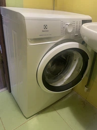 Стиральная машина Electrolux серии PerfectCare 600 EW6S406WU, фронтальная, узкая, 6 кг, 1000, A+++, 38 см, дисплей, белый фото от покупателей 4