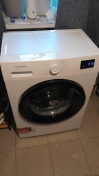 Стиральная машина Indesit фронтальная, 6кг, 1200, A+++, 44.6см, дисплей, пар, инвертор, люк черный, белый фото от покупателей 14