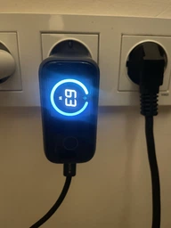 Зарядний пристрій Anker 140W USB-C Charger, 4 порти швидкої зарядки з технологією GAN, кольоровий дисплей - Dark Gray (американська вилка) фото від покупців 6
