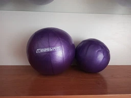 М'яч для пілатеса EasyFit 25 см фіолетовий фото від покупців 4