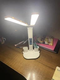 Светодиодная настольная лампа трансформер на аккумуляторе с дисплеем 12в1 Tech Lamp - многофункциональная с двойным источником света, календарем, термометром и держателем для ручек, белая фото от покупателей 2
