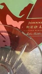 Виски Johnnie Walker Red label 4 года выдержки 0.7 л 40% с 2-мя стаканами (5000267175492) фото от покупателей 3