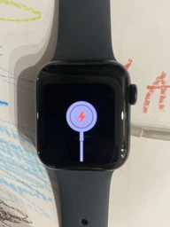 Смарт-годинник Apple Watch SE (2023) GPS 40mm Starlight Aluminium Case with Starlight Sport Band - M/L (MR9V3QP/A)