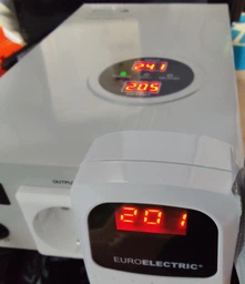 Стабилизатор напряжения ElectrO DTRS-2000, 2 кВА, навесной (DT RS2)