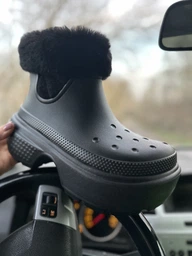 Женские зимние резиновые сапоги низкие Crocs Stomp Lined Boot 208718-2CC 37-38 (M5/W7) 23 см Светло-коричневые (1962654287246) фото от покупателей 1