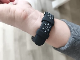 Ремінець силіконовий з металевою застібкою MRK SportStyle для фітнес браслета Xiaomi Mi Band 8/9/10 Чорний з білим (mrk3850) фото от покупателей 2