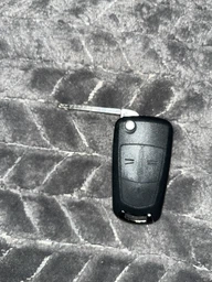 Корпус выкидного ключа Opel Vectra Astra Omega Insignia Zafira Crossland X Campo Vivaro AdlerKey (87-64) на 2 кнопки (лезвие HU101 две черные кнопки под чип 7946/7941) фото от покупателей 1