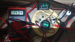 Цифровой врезной вольтметр 12 вольт - 24 вольта (DC5V-48V) с влагозащитой зеленая подсветка (31502)