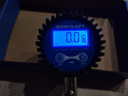 Цифровой манометр Airkraft TPGD0250-S для проверки давления в шинах с шлангом 0-250 psi (17 bar) фото от покупателей 6