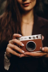 Набор Fujifilm INSTAX MINI EVO Hybrid Black черная фотокамера мгновенной печати / картридж 10 фото / чехол черный / подарочная упаковка фото от покупателей 4