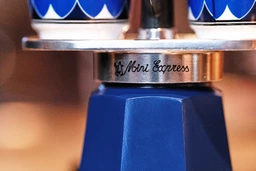 Гейзерная кофеварка Bialetti Mini Express Joyful Christmas + 2 чашки 90 мл Синяя (8006363094894) фото от покупателей 1