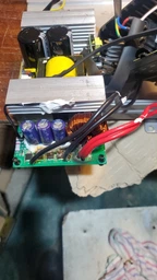 Умное зарядное устройство Qoltec Monolith для аккумуляторов LiFePO4 AGM GEL SLA 50A 12V (5901878519579) фото от покупателей 3