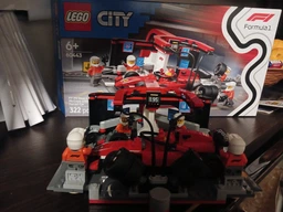 Конструктор Lego City Піт-стоп та піт-екіпаж F1 з болідом Ferrari (60443)