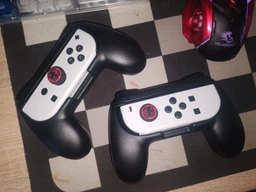 Силиконовые накладки на стики Spider для Nintendo Switch (2шт.) [415679049]