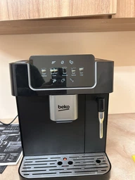 Кавомашина Beko зернова 2л чорна з ручним капучинатором 1350Вт 19бар (695942)