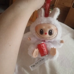 Детская мягкая игрушка сюрприз Лабубу Labubu Coca-Cola плюшевая, брелок для ключей сумки рюкзака для детей и взрослых 17 см фото от покупателей 8
