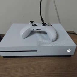 Консоль Microsoft Xbox One S 1TB + Геймпад беспроводной - Б/У