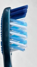 Зубная щетка Oral-B Pro-Expert Все-в-одном Средней жесткости 2 шт (8700216445481) фото от покупателей 1