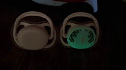 Пустышки Philips AVENT Ultra Air 0-6 месяцев 2 шт (SCF087/09) фото от покупателей 5