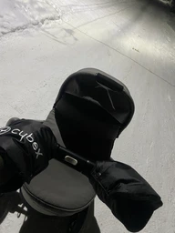 Муфта перчатки раздельные черного цвета, с вышивкой CYBEX, на коляску или санки, на черном флисе