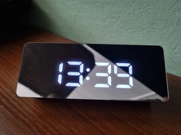 Часы настольные электронные зеркальные Losso Premium с LED подсветкой (белые), будильник фото от покупателей 3