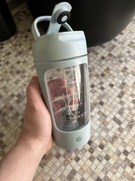 Электрический шейкер на аккумуляторе Automatic mixing cup 23652 Tritan для спортивных коктейлей 650 ml Черный фото от покупателей 2
