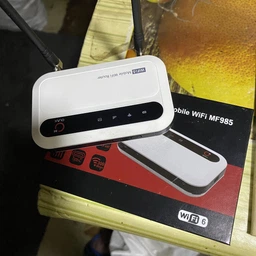Высокоскоростной маршрутизатор 4G модем/роутер Wi-Fi OLAX MF 985 (Cat.4) с SIM-картой Поддержка Киевстар, Vodafone, Lifecell. До 10 устройств по WiFi. Скорость до 150 Мбит/с. Батарея 3000 мАч. 2 антенны CRC9 по 5 дБи. Поддержка внешних антенн MIMO
