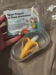 Прорезыватель грызунок щётка для зубов силиконовый Банан Желтый с футляром PWF11